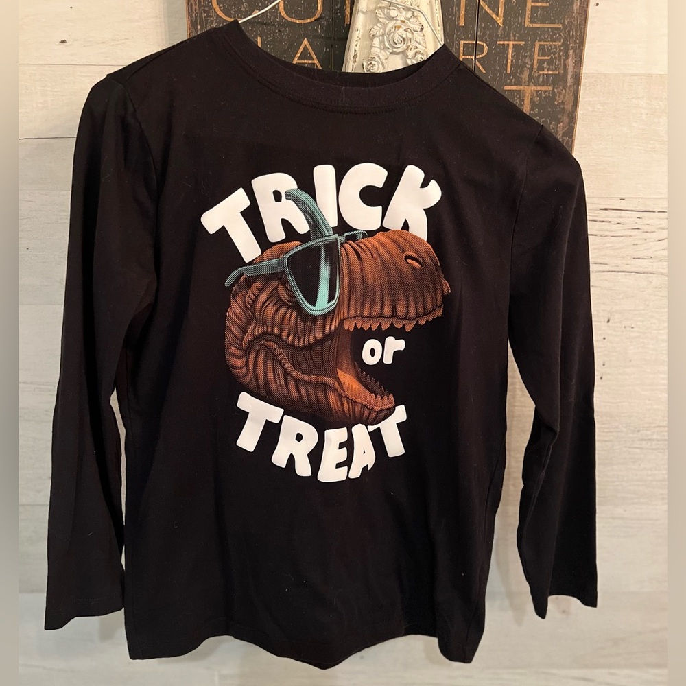 🎃TOPS HOST PICK🎃🎉CARTERS KIDS HALLOWEEN DINOSAUR TEE